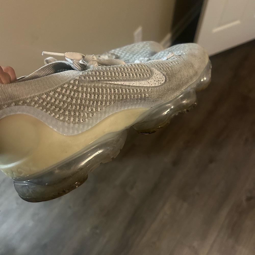 Nike VaporMax Flyknit in Gray and White